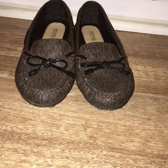 MICHAEL KORS SHOES AND CLUTCH - Picture 5 of 5